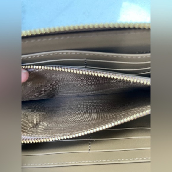 BURBERRY Large Zip Around Nova Check Leather Wallet - Picture 6 of 6